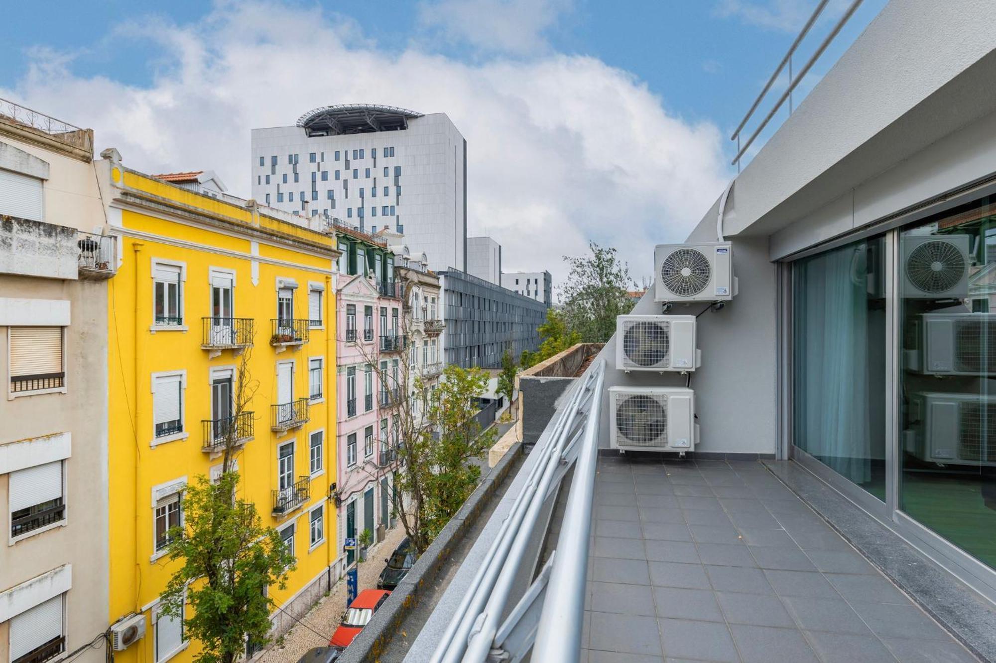 Bright 2Bdr Duplex With Balcony By Lovelystay Lisbon Exterior photo