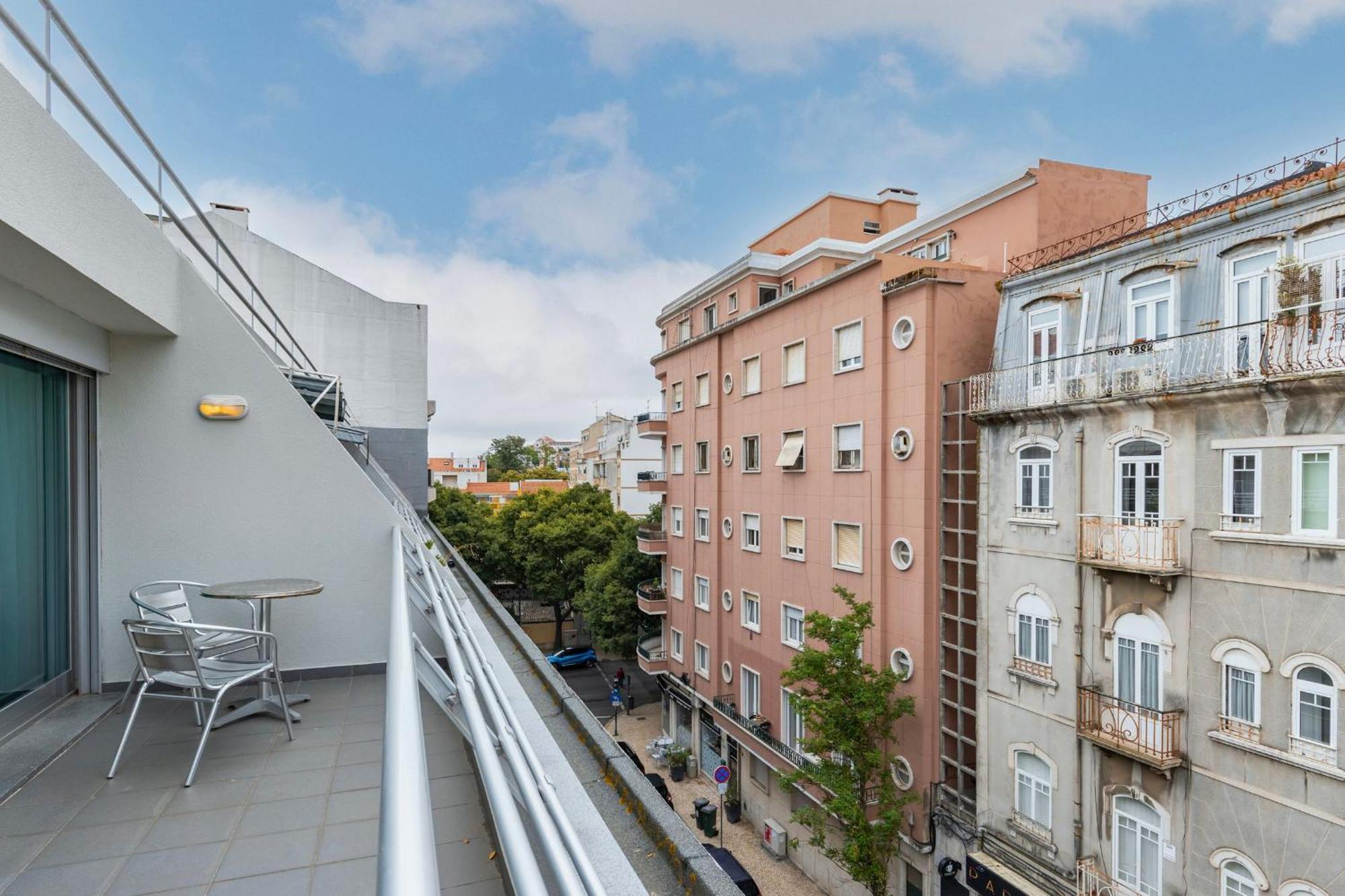 Bright 2Bdr Duplex With Balcony By Lovelystay Lisbon Exterior photo